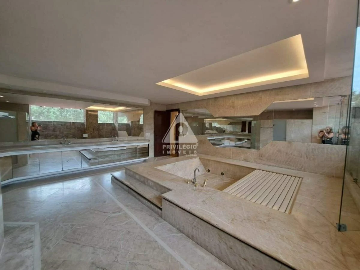 Imagem Casa de Condomínio com 4 Quartos à Venda, 2 m²em Barra da Tijuca - Rio de Janeiro Imagem Casa de Condomínio com 4 Quartos à Venda, 2 m²em Barra da Tijuca - Rio de Janeiro