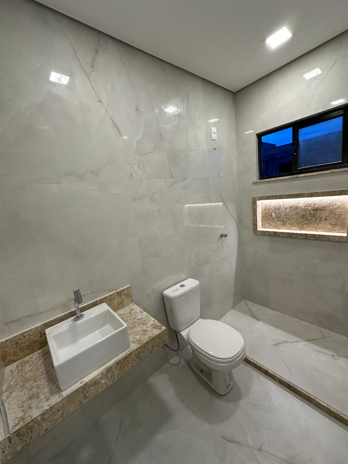 Imagem Casa de Condomínio com 4 Quartos à Venda, 274 m²em CENTRO - EUSEBIO
