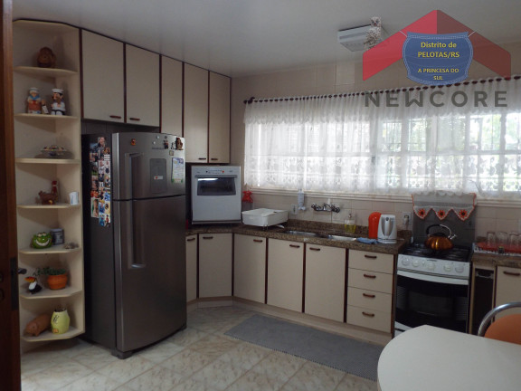 Imagem Casa com 4 Quartos à Venda, 315 m² em Centro - Pelotas