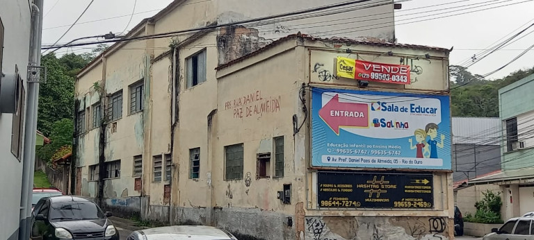 Imóvel Comercial à Venda ou Locação, 400 m² em Rio do Ouro - Niterói