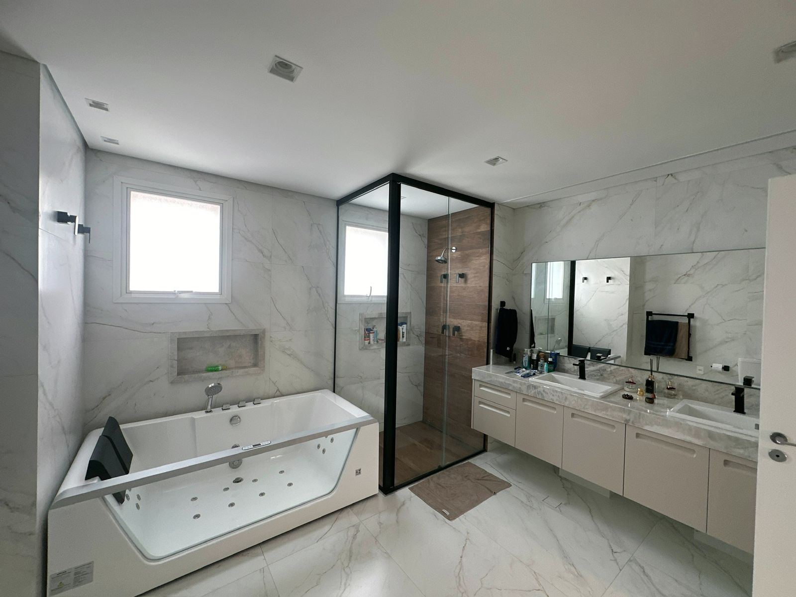 Imagem Apartamento com 3 Quartos à Venda, 256 m²em Cambuí - Campinas Imagem Apartamento com 3 Quartos à Venda, 256 m²em Cambuí - Campinas