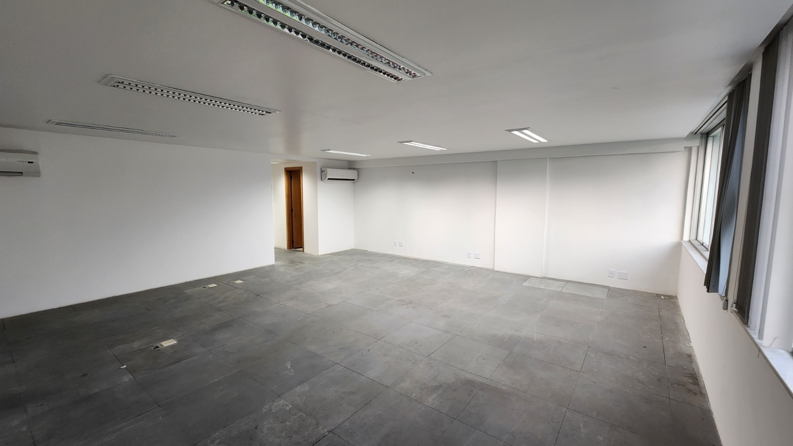 Imagem Sala Comercial à Venda ou Locação, 62 m²em Barra da Tijuca - Rio de Janeiro Imagem Sala Comercial à Venda ou Locação, 62 m²em Barra da Tijuca - Rio de Janeiro