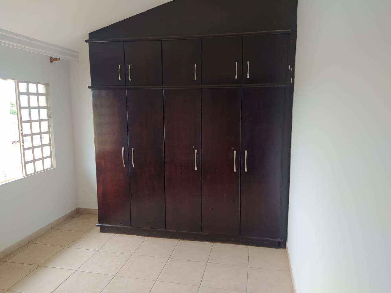 Imagem Casa de Condomínio com 3 Quartos à Venda, 200 m²em Jardim Ana Lúcia - Goiânia Imagem Casa de Condomínio com 3 Quartos à Venda, 200 m²em Jardim Ana Lúcia - Goiânia
