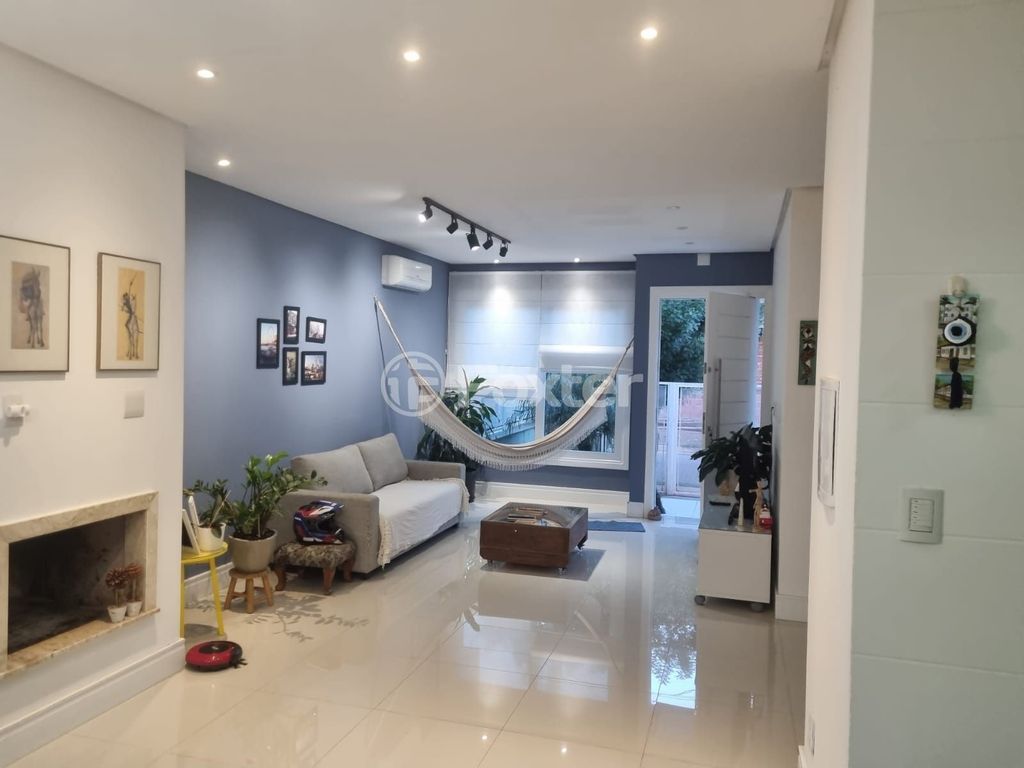 Imagem Sobrado com 2 Quartos à Venda, 154 m²em Hípica - Porto Alegre