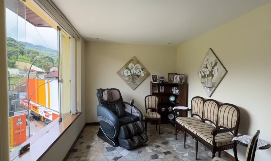 Imagem Casa com 4 Quartos à Venda, 441 m² em Castelanea - Petrópolis Imagem Casa com 4 Quartos à Venda, 441 m² em Castelanea - Petrópolis