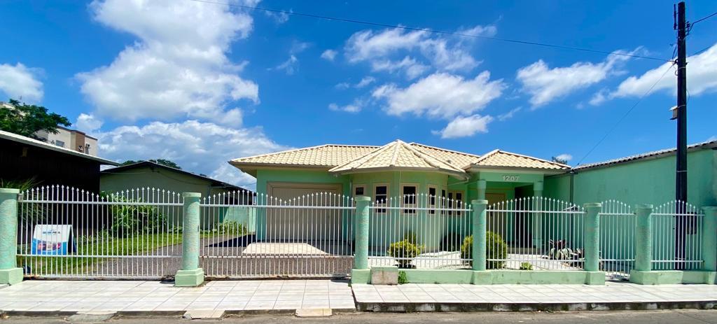 Casa com 3 Quartos à Venda, 150 m² em Vila São Luiz - Sombrio