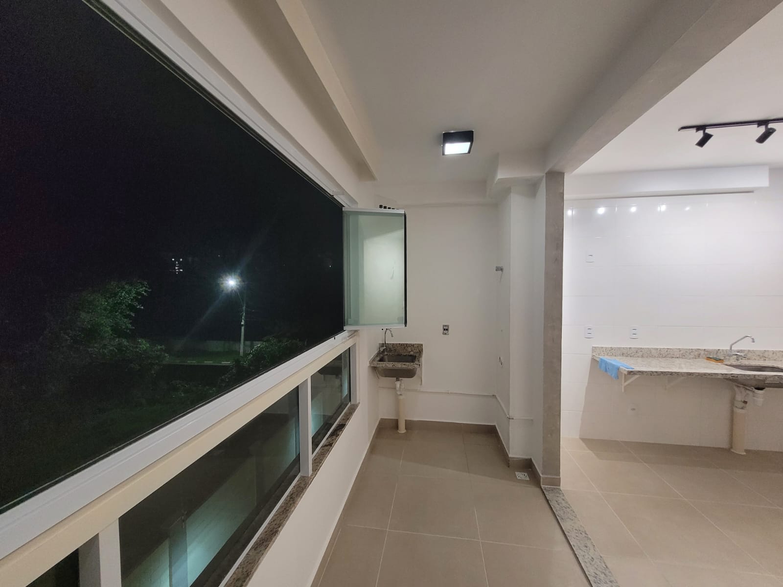 Imagem Apartamento com 2 Quartos para Alugar, 63 m²em Buraquinho - Lauro de Freitas Imagem Apartamento com 2 Quartos para Alugar, 63 m²em Buraquinho - Lauro de Freitas