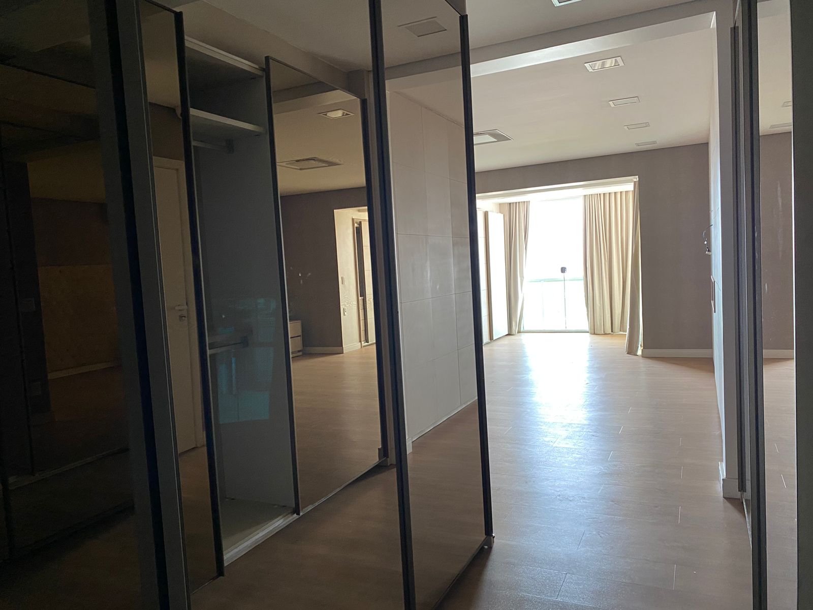 Imagem Cobertura com 4 Quartos à Venda, 291 m²em Setor Bueno - Goiânia
