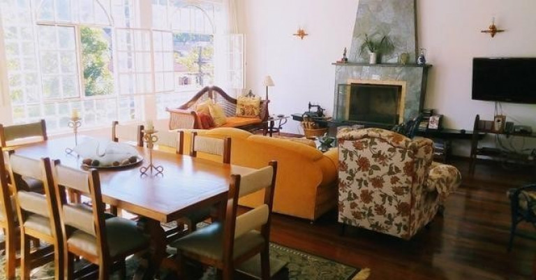 Imagem Casa com 3 Quartos à Venda, 327 m²em Albuquerque - Teresópolis