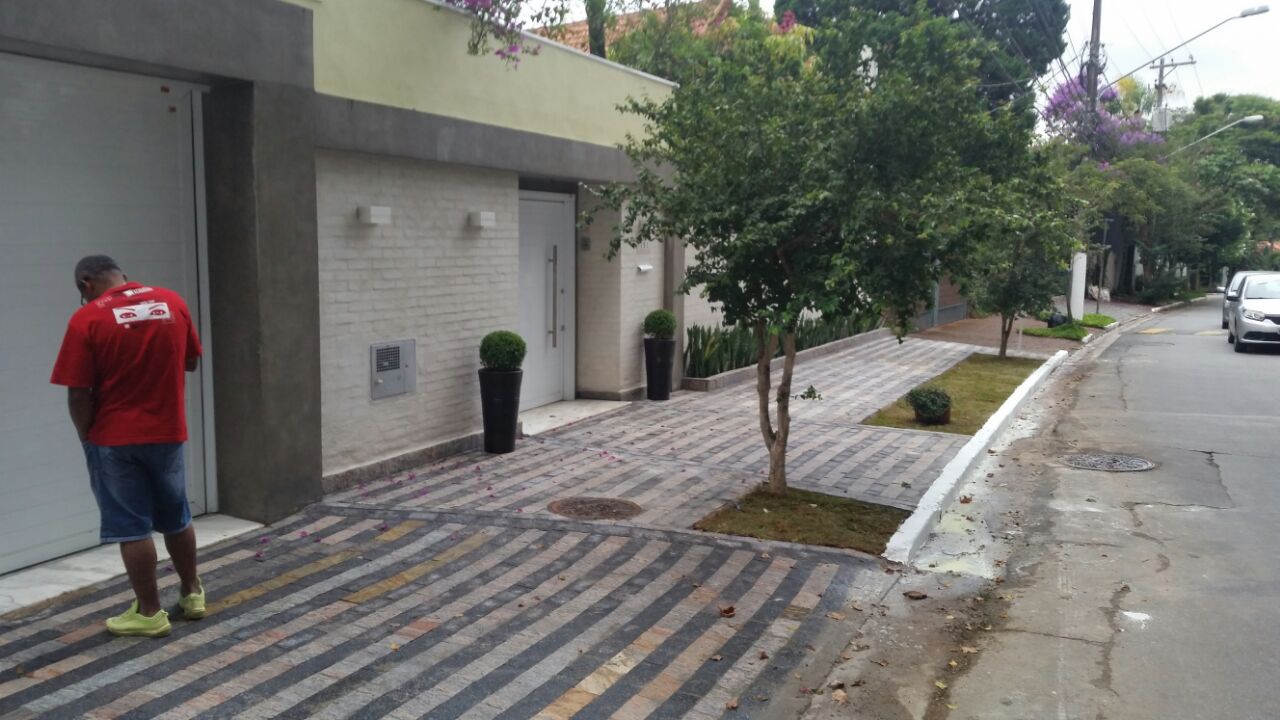 Imagem Casa com 5 Quartos à Venda, 418 m²em Jardim Petrópolis - São Paulo