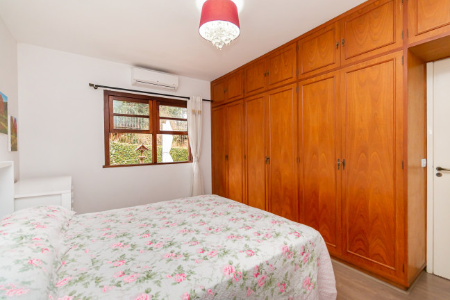 Imagem Casa com 3 Quartos à Venda, 182 m² em Bacacheri - Curitiba Imagem Casa com 3 Quartos à Venda, 182 m² em Bacacheri - Curitiba