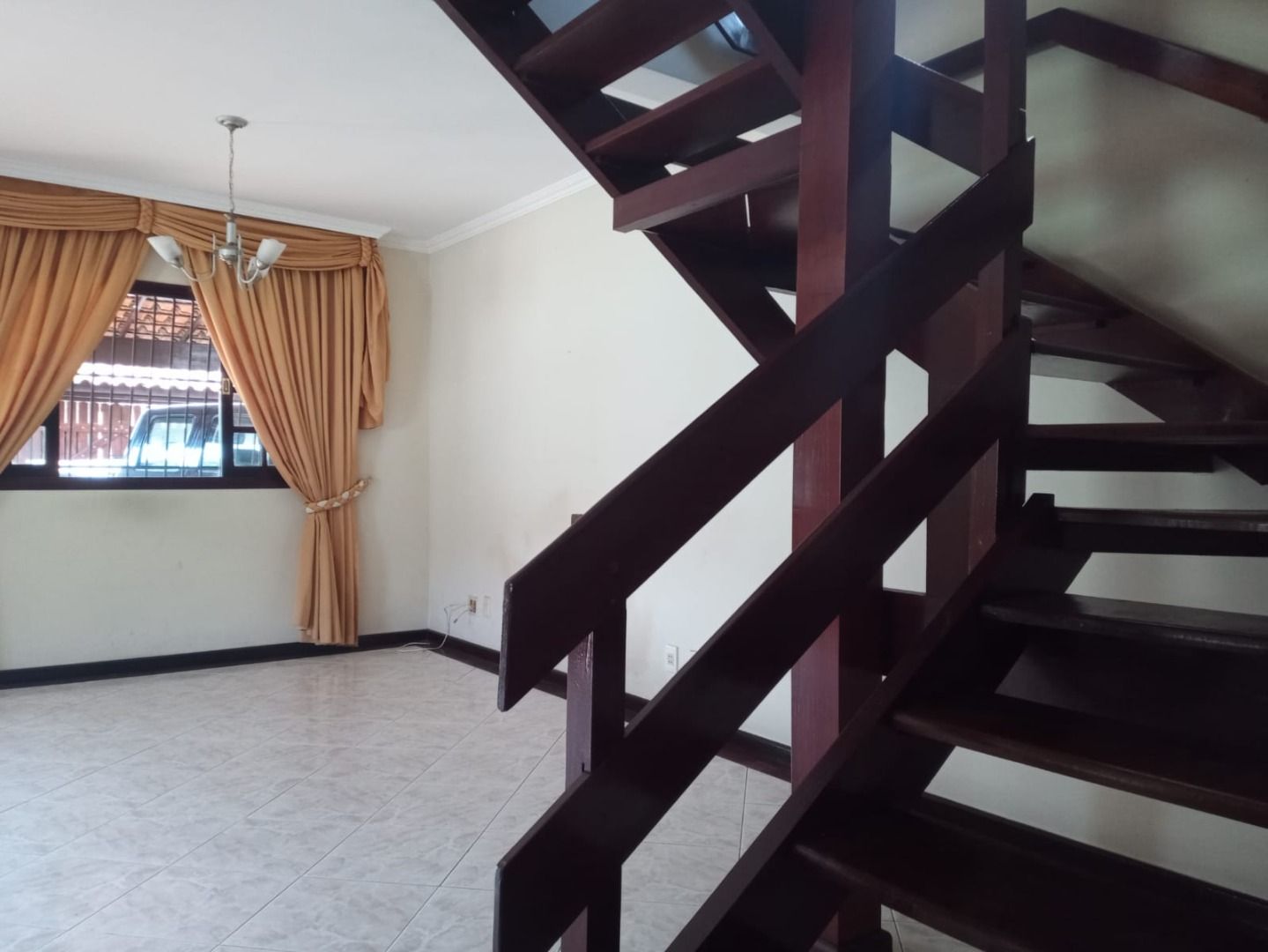 Imagem Casa com 3 Quartos à Venda, 360 m²em Piratininga - Niterói