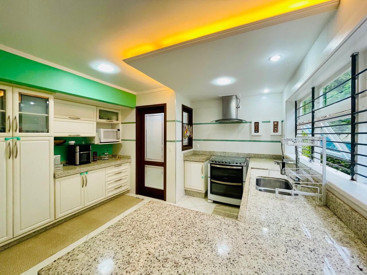 Imagem Casa com 6 Quartos à Venda, 262 m²em Albuquerque - Teresópolis Imagem Casa com 6 Quartos à Venda, 262 m²em Albuquerque - Teresópolis