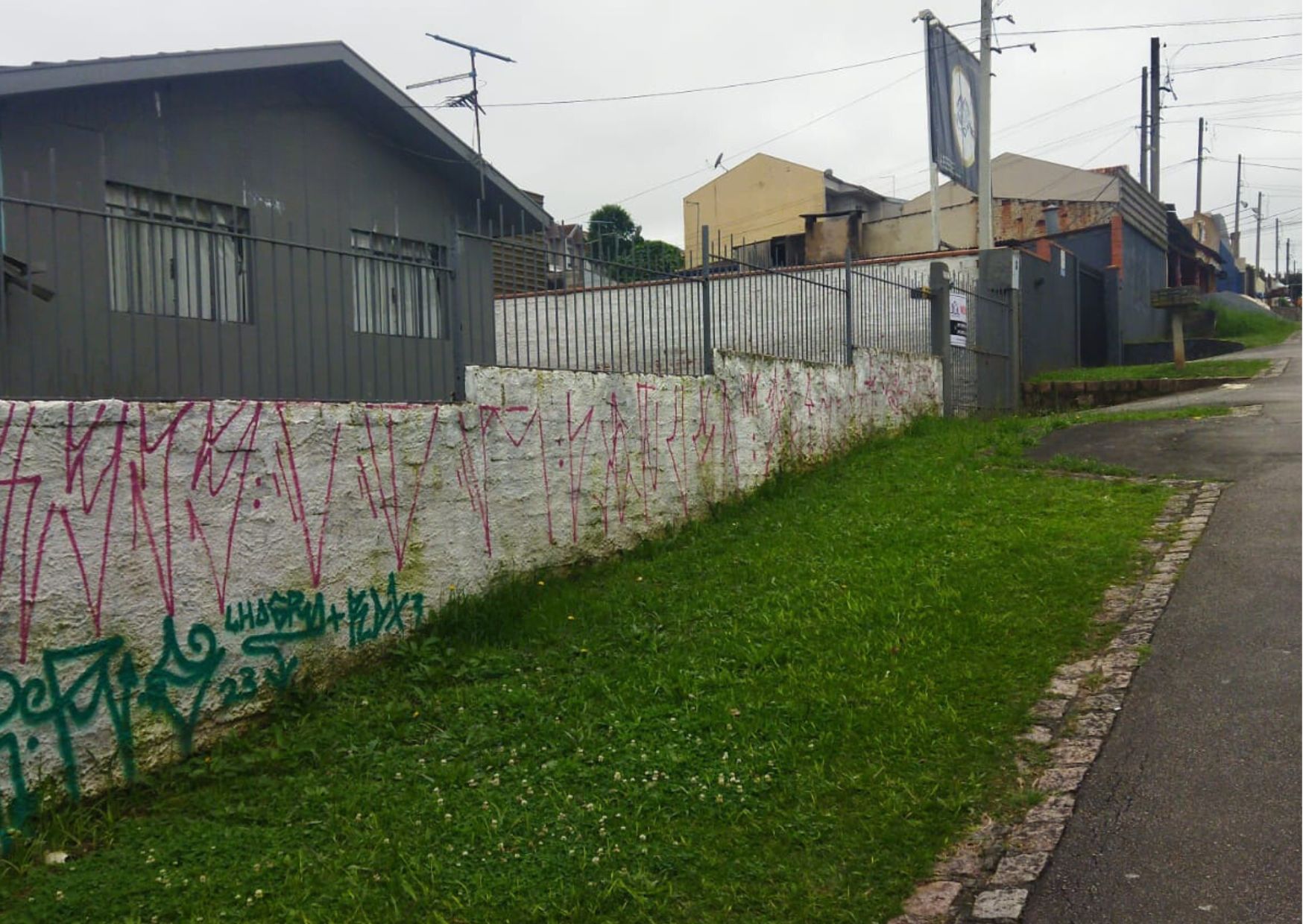 Imagem Terreno à Venda, 600 m²em Boqueirão - Curitiba Imagem Terreno à Venda, 600 m²em Boqueirão - Curitiba