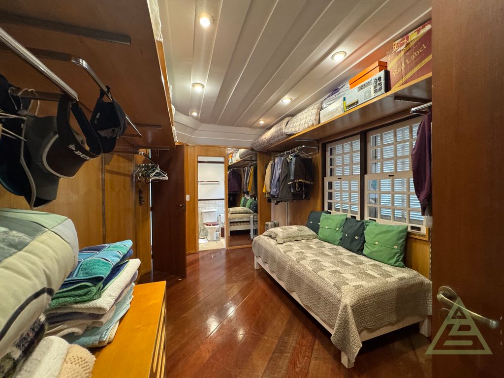 Imagem Casa de Condomínio com 4 Quartos à Venda, 273 m² em Cuiabá - Petrópolis Imagem Casa de Condomínio com 4 Quartos à Venda, 273 m² em Cuiabá - Petrópolis