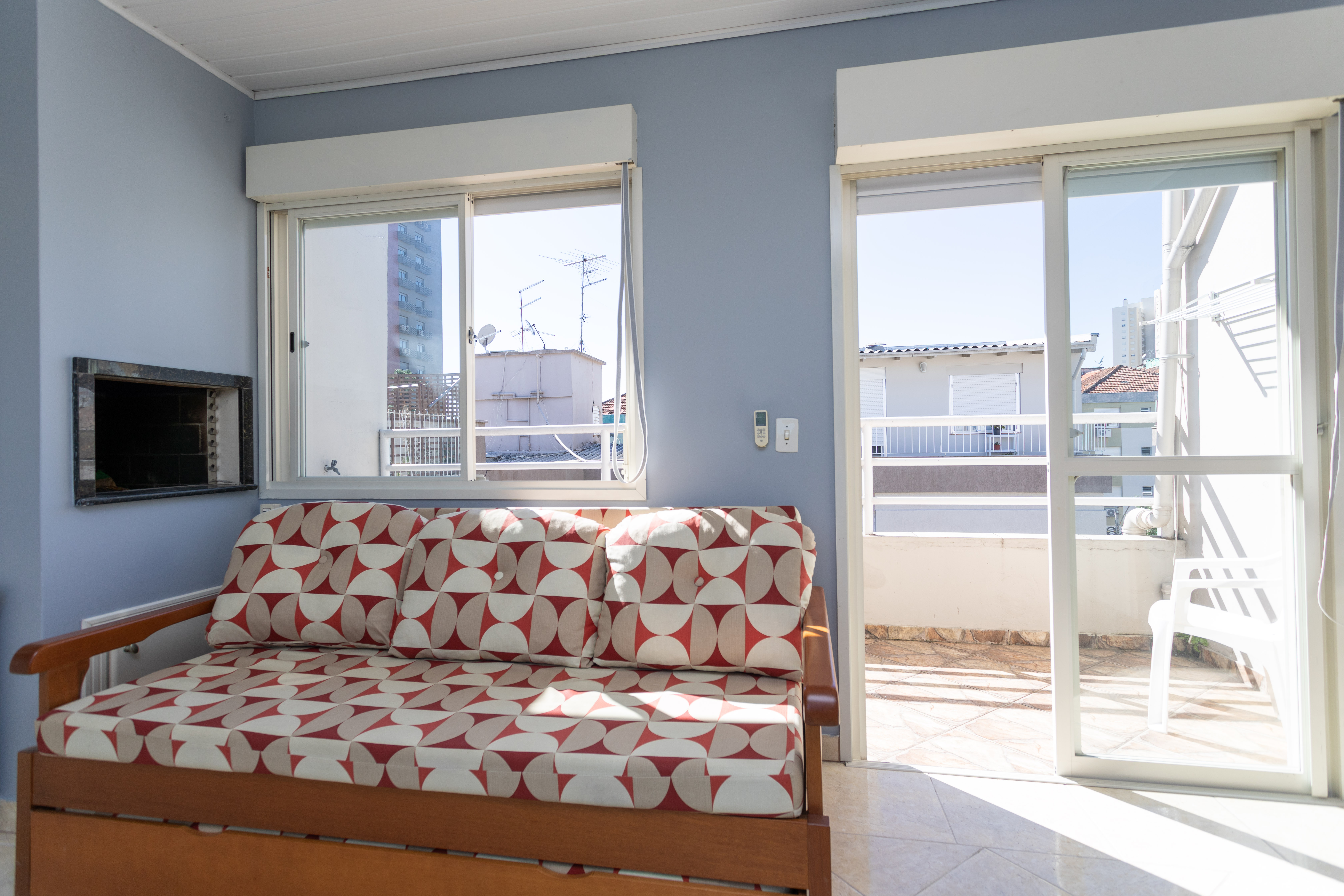 Imagem Cobertura com 2 Quartos à Venda, 80 m² em Vila Ipiranga - Porto Alegre Imagem Cobertura com 2 Quartos à Venda, 80 m² em Vila Ipiranga - Porto Alegre