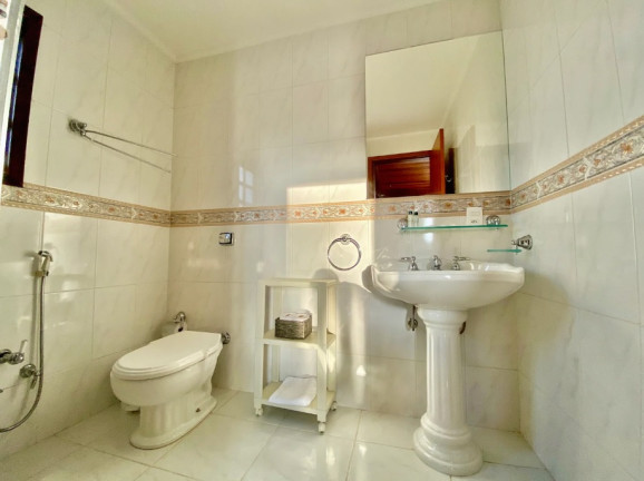 Imagem Casa com 3 Quartos à Venda, 1.000 m² em Capivari - Campos do Jordão