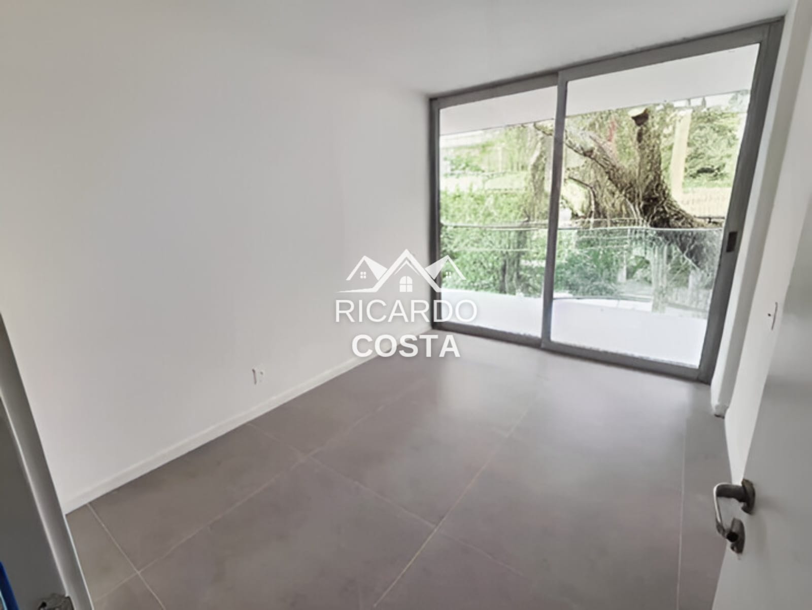Imagem Cobertura com 2 Quartos à Venda ou Locação, 190 m² em Humaitá - Rio de Janeiro
