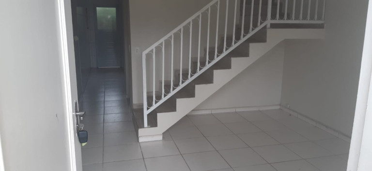 Imagem Sobrado com 2 Quartos para Alugar, 90 m²em Taboão - São Roque