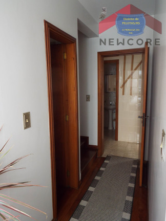 Imagem Casa com 4 Quartos à Venda, 315 m² em Centro - Pelotas