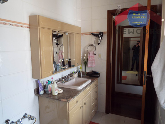 Imagem Casa com 4 Quartos à Venda, 315 m² em Centro - Pelotas