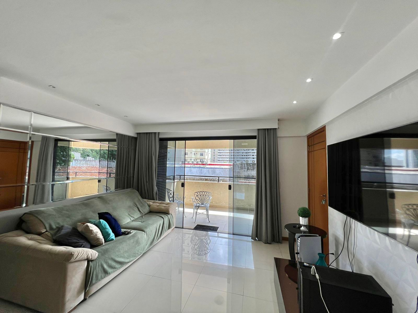 Imagem Apartamento com 4 Quartos à Venda, 175 m²em São Brás - Belém Imagem Apartamento com 4 Quartos à Venda, 175 m²em São Brás - Belém