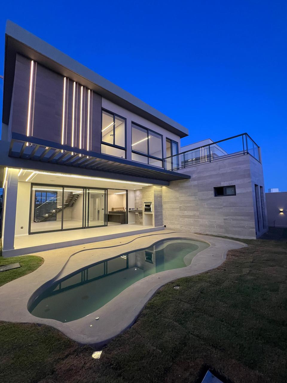 Imagem Casa de Condomínio com 4 Quartos à Venda, 239 m² em Vargem Fria - Jaboatão dos Guararapes