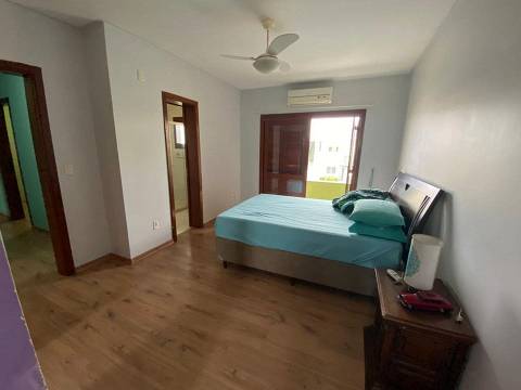 Imagem Casa com 3 Quartos à Venda, 174 m² em Hípica - Porto Alegre