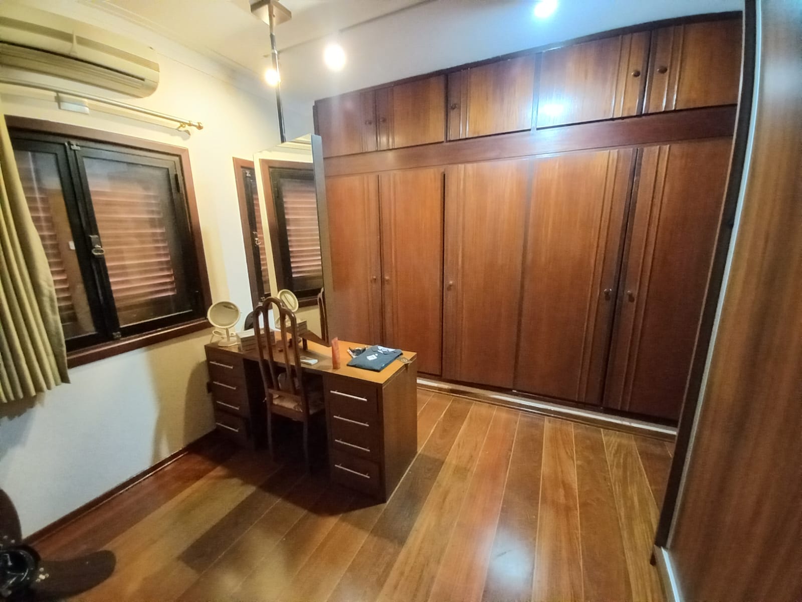 Imagem Casa com 5 Quartos à Venda, 475 m²em Vila Brandina - Campinas Imagem Casa com 5 Quartos à Venda, 475 m²em Vila Brandina - Campinas