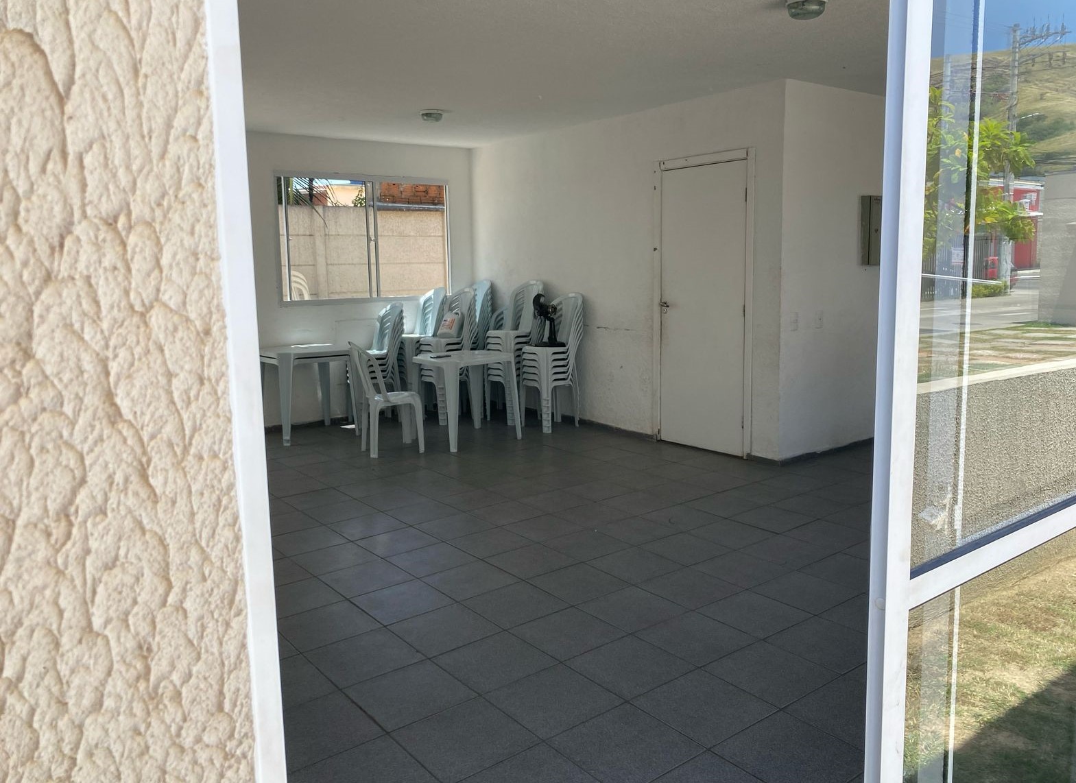 Imagem Apartamento com 2 Quartos à Venda, 45 m² em Santa Cruz - Rio de Janeiro