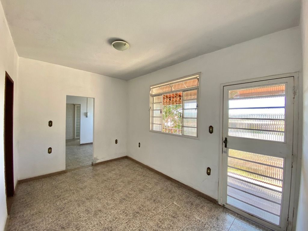 Imagem Casa com 2 Quartos à Venda, 110 m² em Planalto - Belo Horizonte