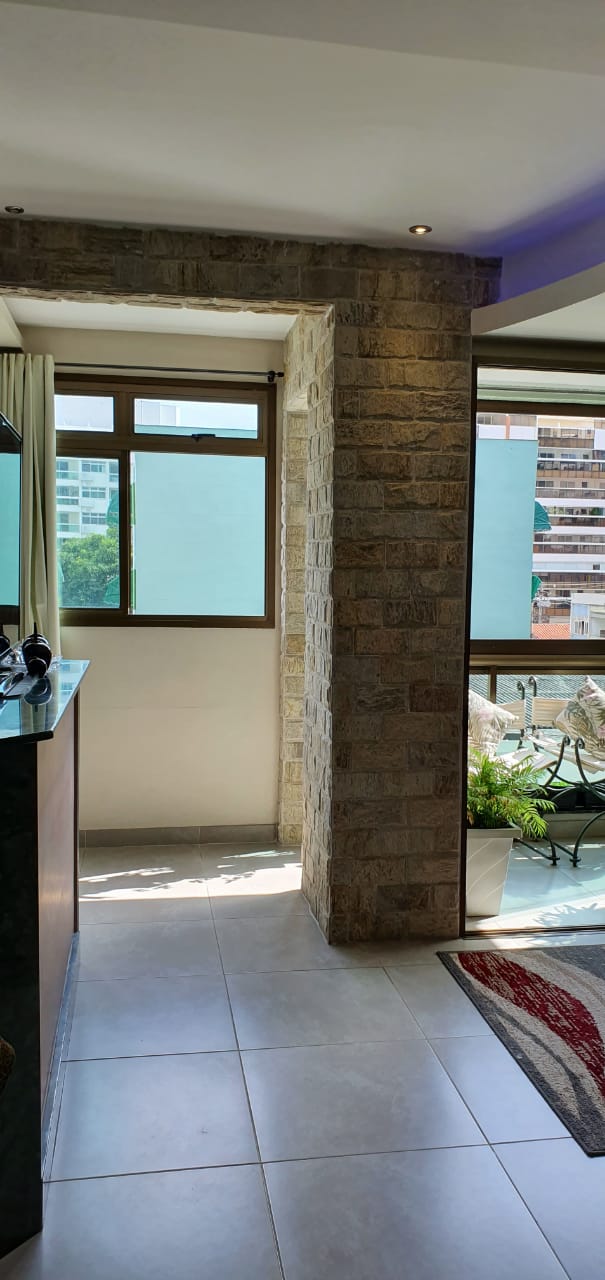 Imagem Apartamento com 2 Quartos à Venda, 90 m²em Charitas - Niterói