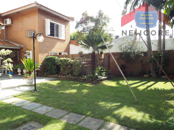 Imagem Casa com 4 Quartos à Venda, 315 m² em Centro - Pelotas