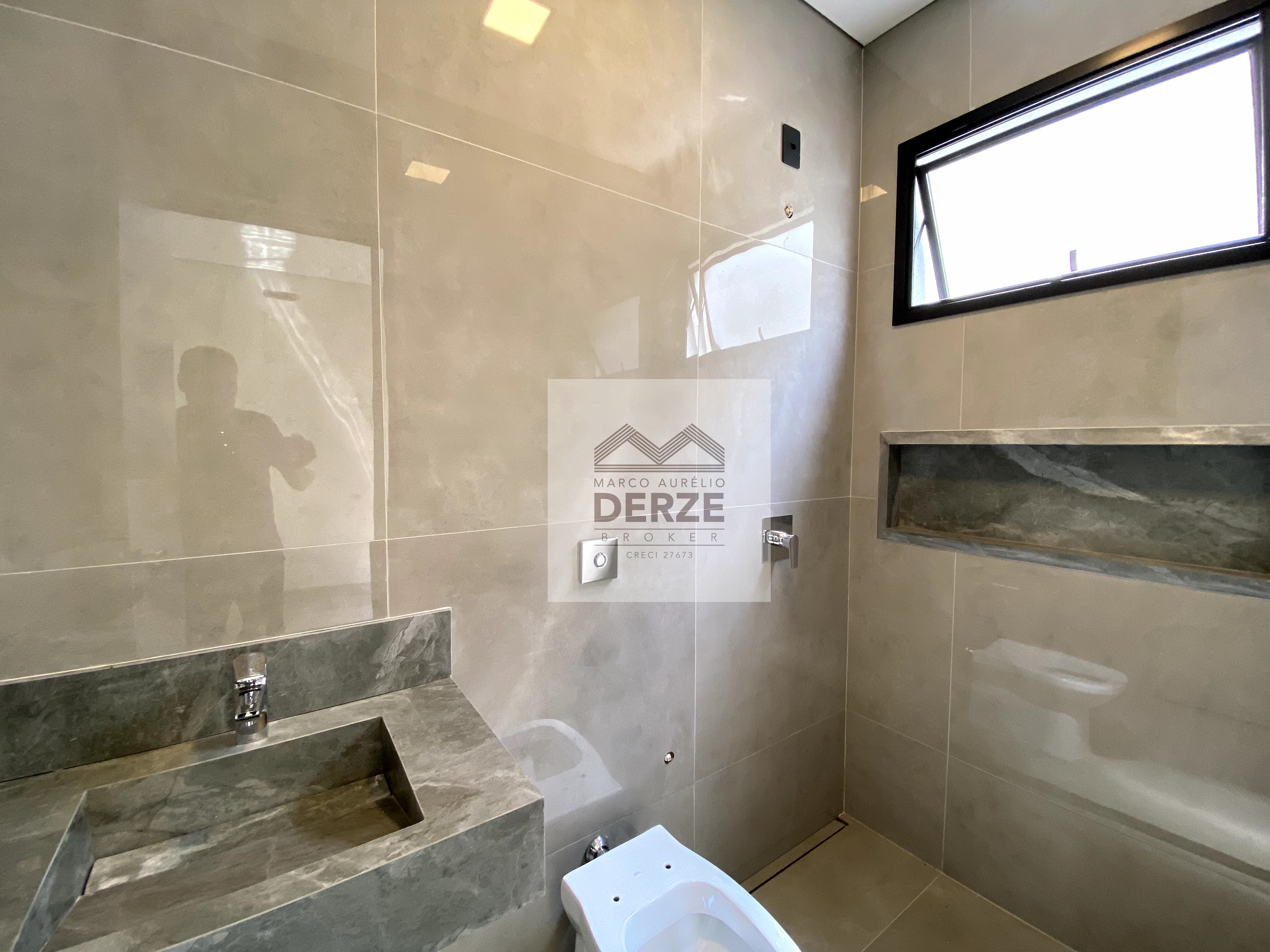 Imagem Casa com 3 Quartos à Venda, 256 m²em Jardim Botânico - Uberlândia