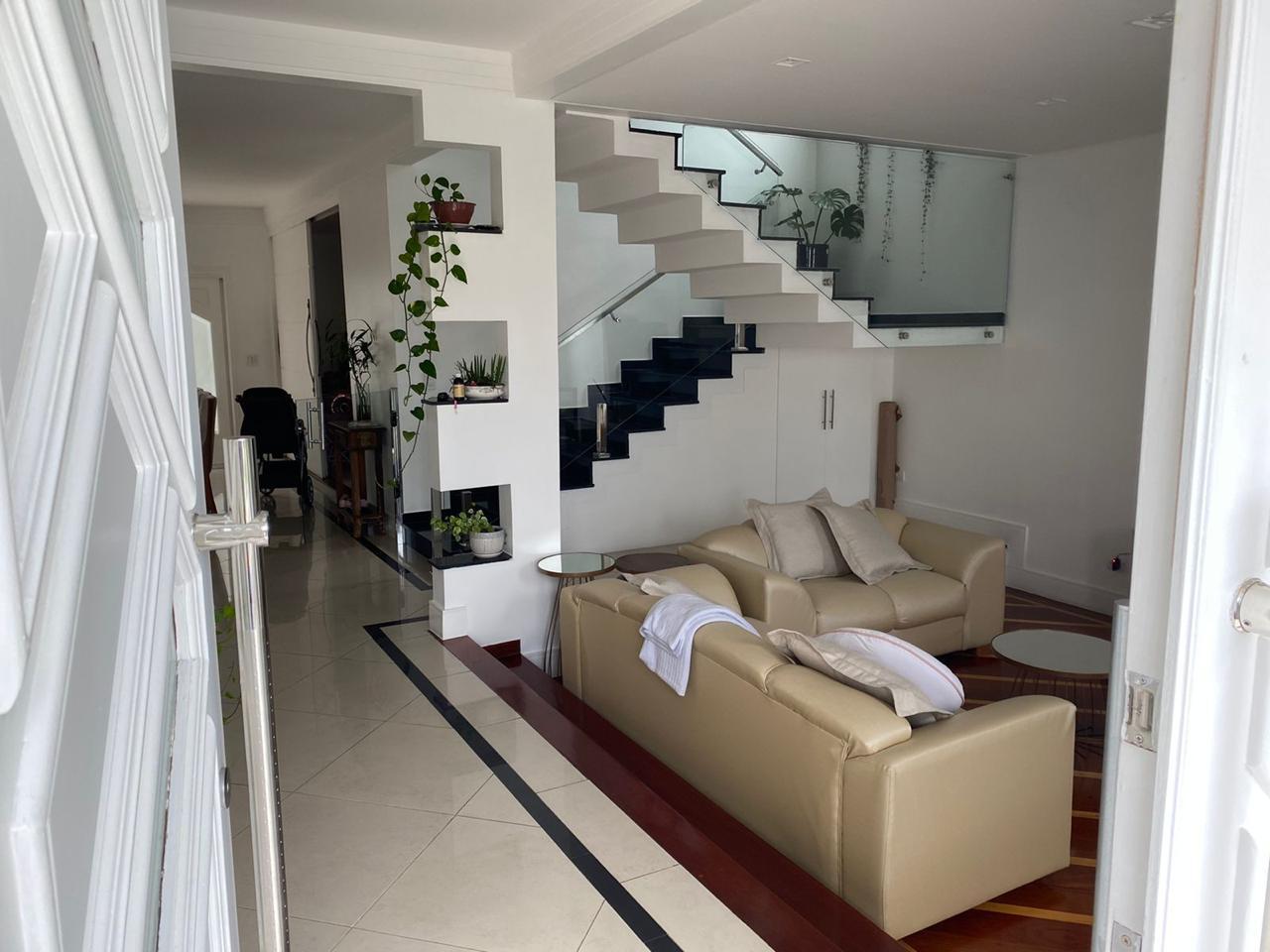 Imagem Casa de Condomínio com 5 Quartos à Venda, 650 m²em Arujá 5 - Arujá Imagem Casa de Condomínio com 5 Quartos à Venda, 650 m²em Arujá 5 - Arujá