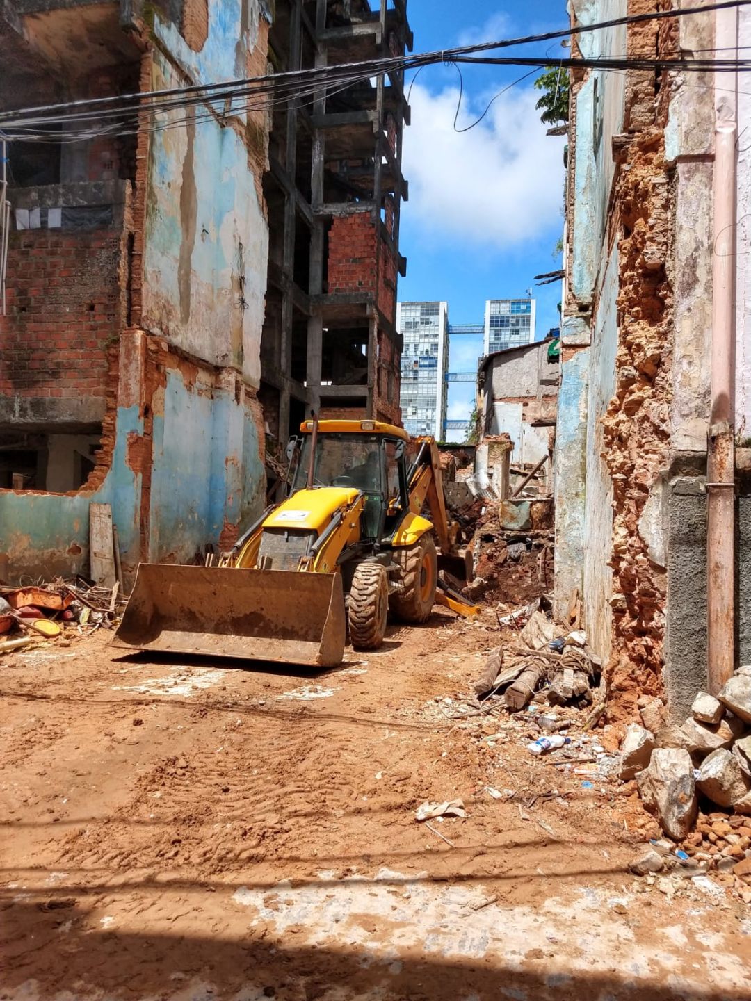 Imagem Terreno à Venda, 250 m²em Dois de Julho - Salvador Imagem Terreno à Venda, 250 m²em Dois de Julho - Salvador