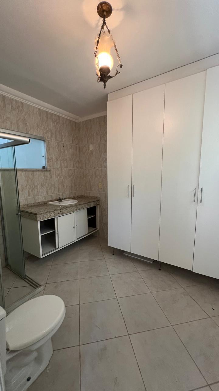 Imagem Casa de Condomínio com 3 Quartos para Alugar, 200 m²em Buraquinho - Lauro de Freitas