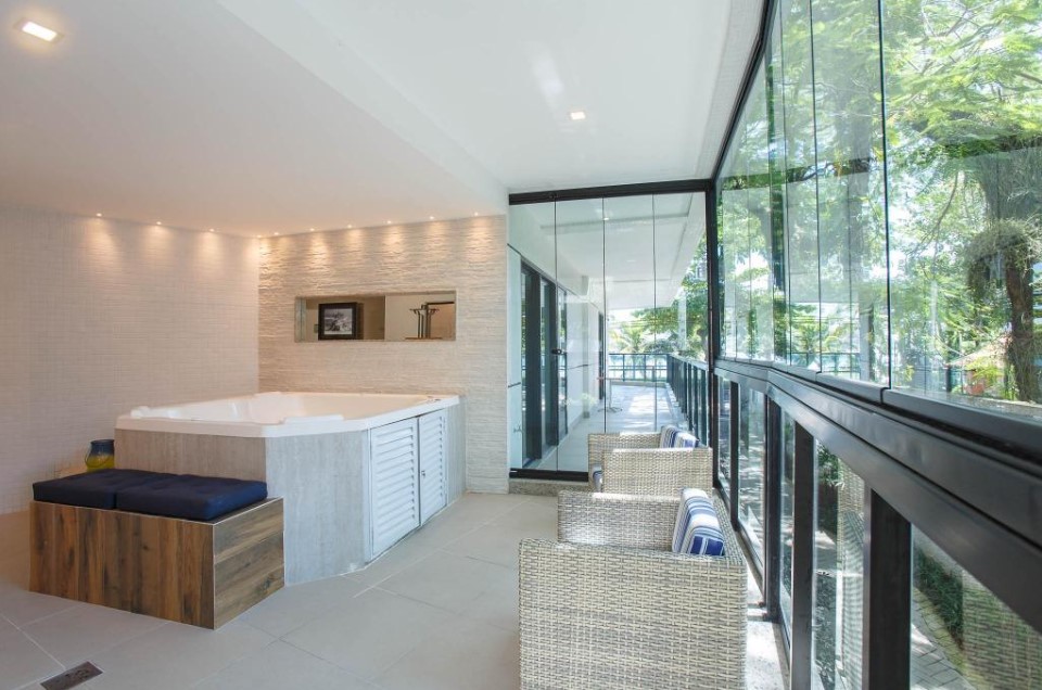 Imagem Cobertura com 4 Quartos à Venda, 239 m² em Charitas - Niterói