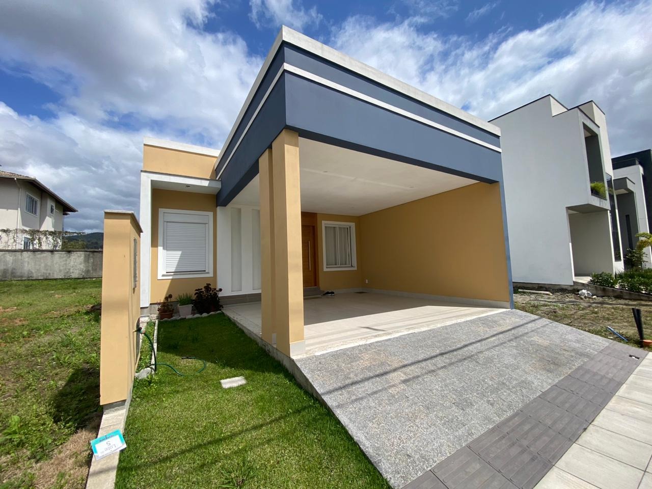 Casa com 3 Quartos à Venda, 123 m²em Beira Rio - Biguaçu