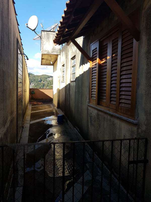 Imagem Casa com 3 Quartos à Venda, 406 m² em Várzea&nbsp; - Teresópolis