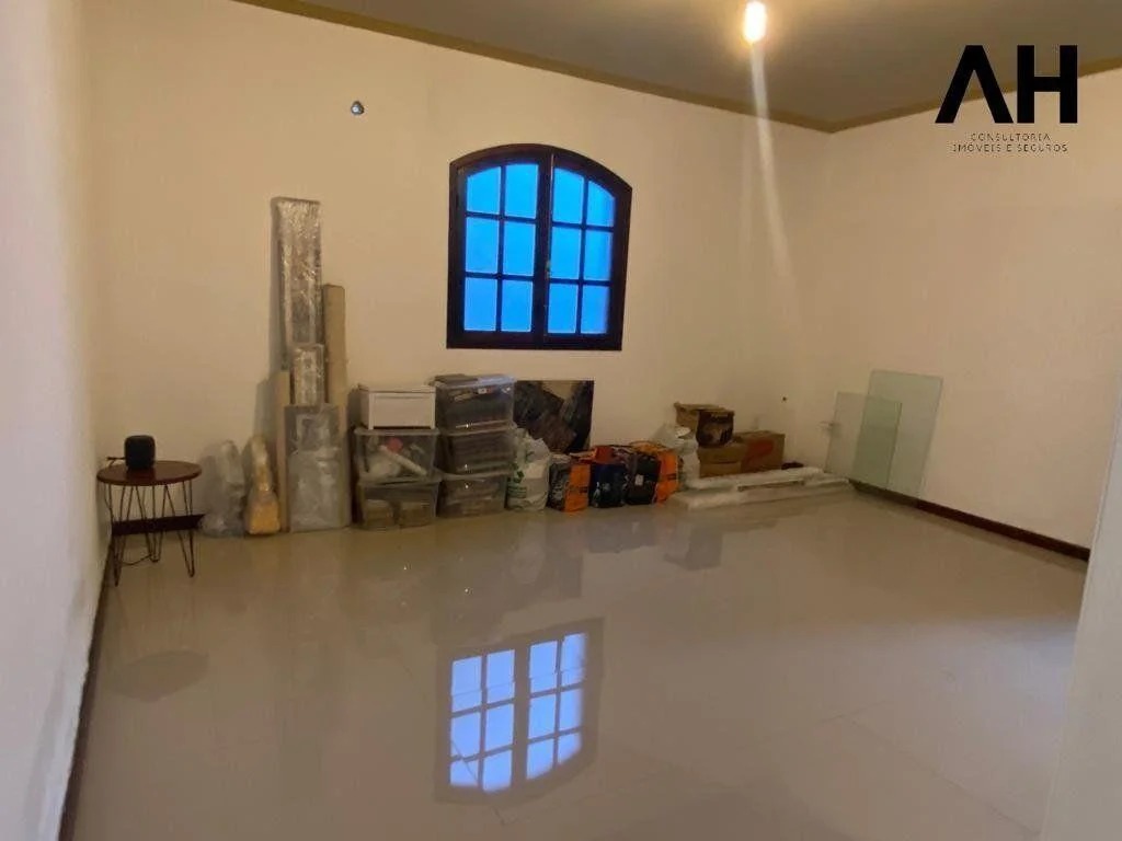 Imagem Casa com 3 Quartos à Venda, 360 m²em Piratininga - Niterói Imagem Casa com 3 Quartos à Venda, 360 m²em Piratininga - Niterói