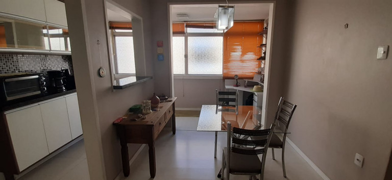 Imagem Apartamento com 2 Quartos à Venda, 70 m² em Passo da Areia - Porto Alegre