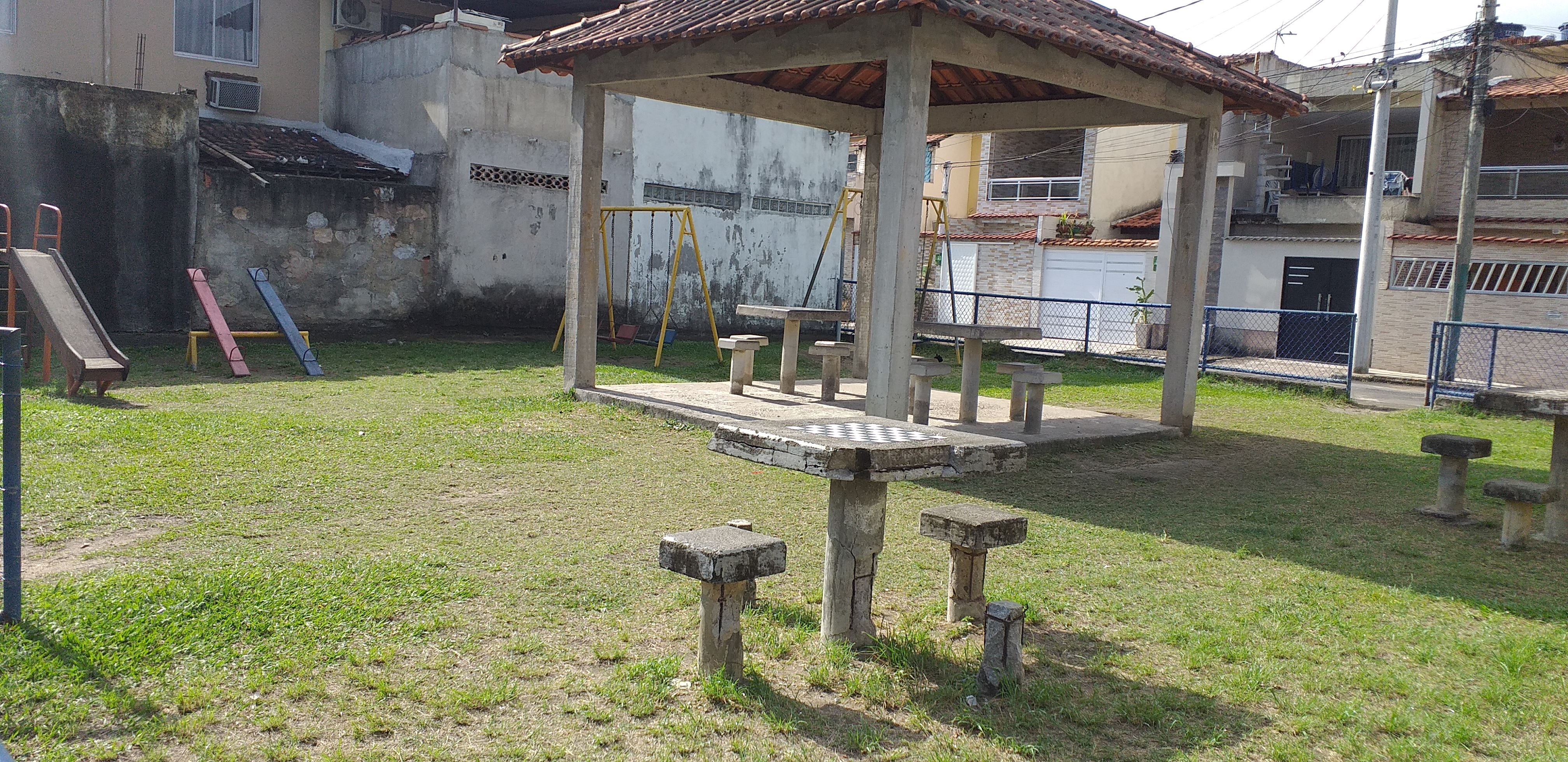 Imagem Casa com 2 Quartos à Venda, 80 m² em Bangu - Rio de Janeiro