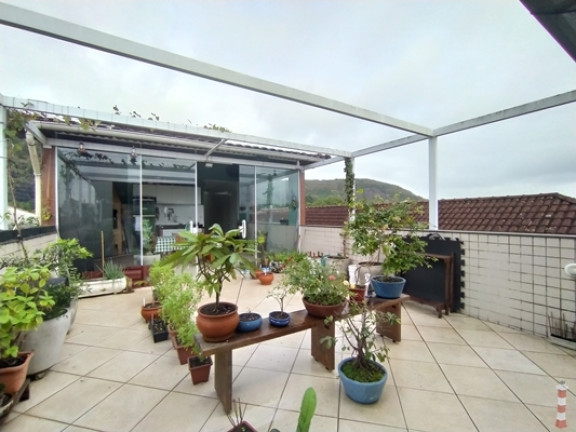 Imagem Sobrado com 4 Quartos à Venda, 211 m² em Vila São Jorge - São Vicente