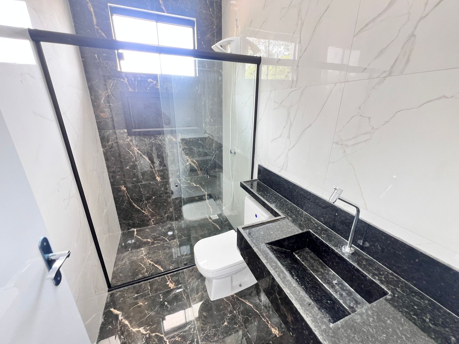 Imagem Casa de Condomínio com 4 Quartos à Venda, 368 m²em Ponta Negra - Manaus