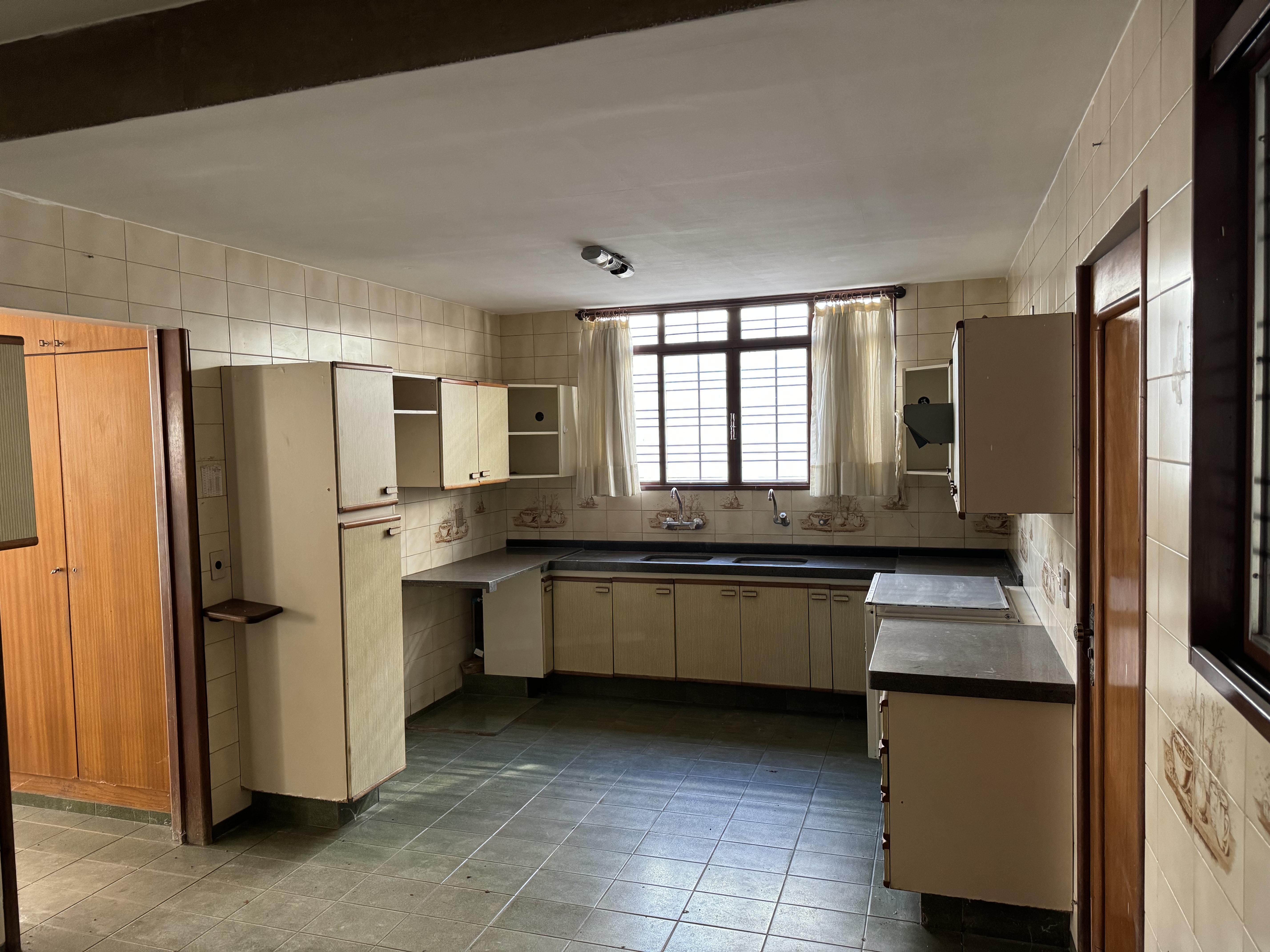 Imagem Sobrado com 5 Quartos para Alugar, 450 m²em Setor Bueno - Goiânia