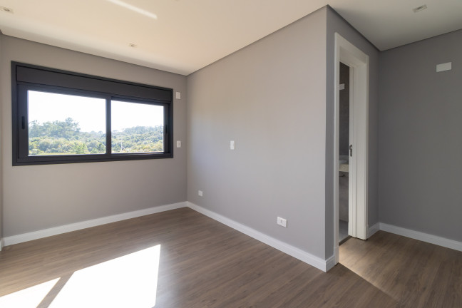 Imagem Sobrado com 3 Quartos à Venda, 300 m² em Santa Cândida - Curitiba Imagem Sobrado com 3 Quartos à Venda, 300 m² em Santa Cândida - Curitiba