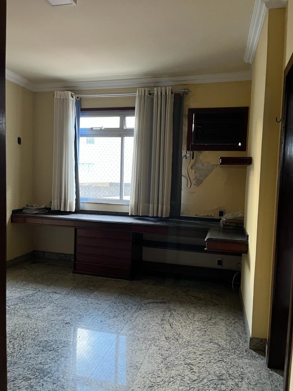 Imagem Apartamento com 4 Quartos à Venda, 240 m²em Umarizal - Belém