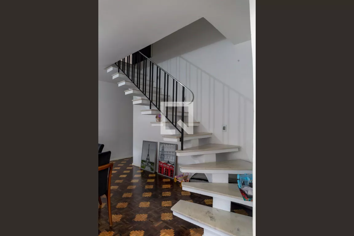 Imagem Casa com 4 Quartos à Venda, 257 m²em Vila Gumercindo - São Paulo