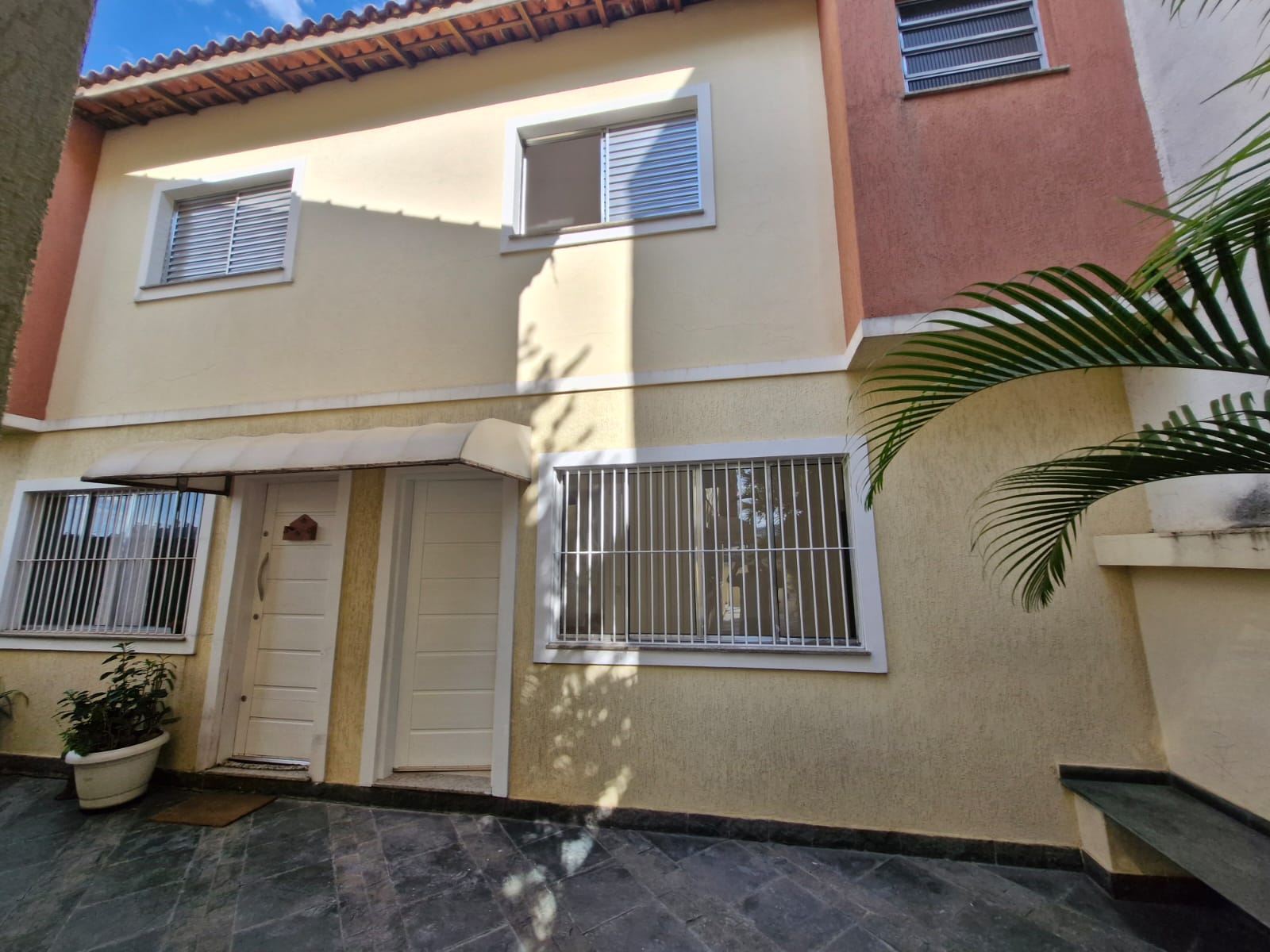 Imagem Casa de Condomínio com 2 Quartos à Venda, 82 m²em Vila Zat - São Paulo